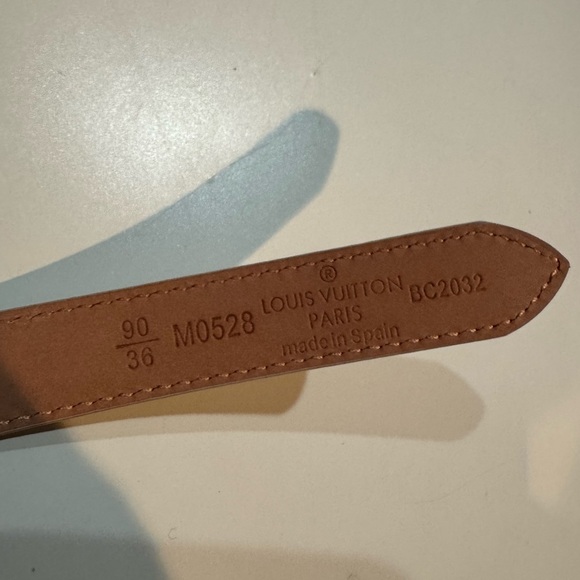 Like new women’s Louis Vuitton Belt Double sided Cream and Tan 90/36 41” long - Picture 6 of 9